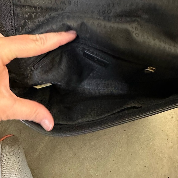 Kate Spade New York Saffiano Crossbody – Gold Hardware - Picture 4 of 4